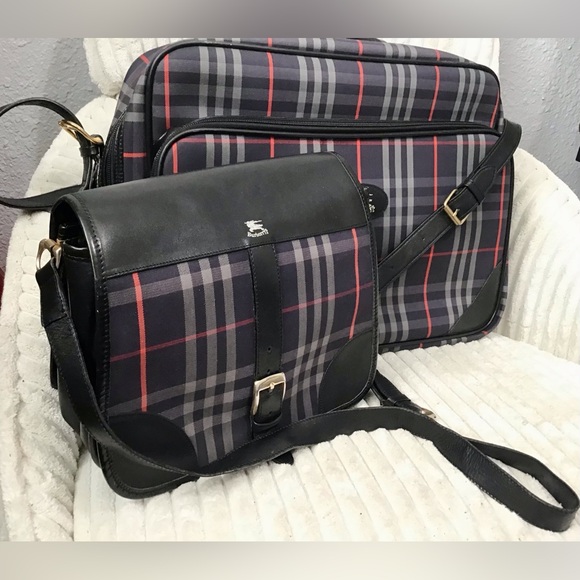 Burberry Travel Bags - Picture 2 of 16